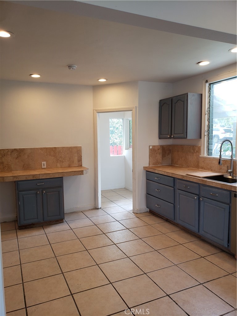 1810 S Leland Property Photo 6