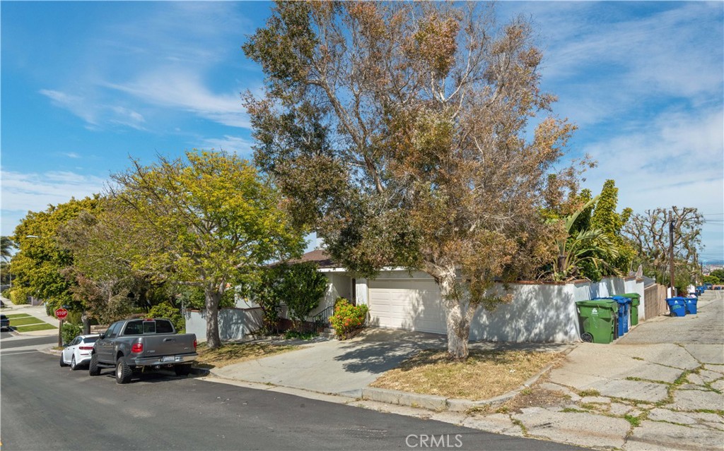 1810 S Leland Property Photo 17