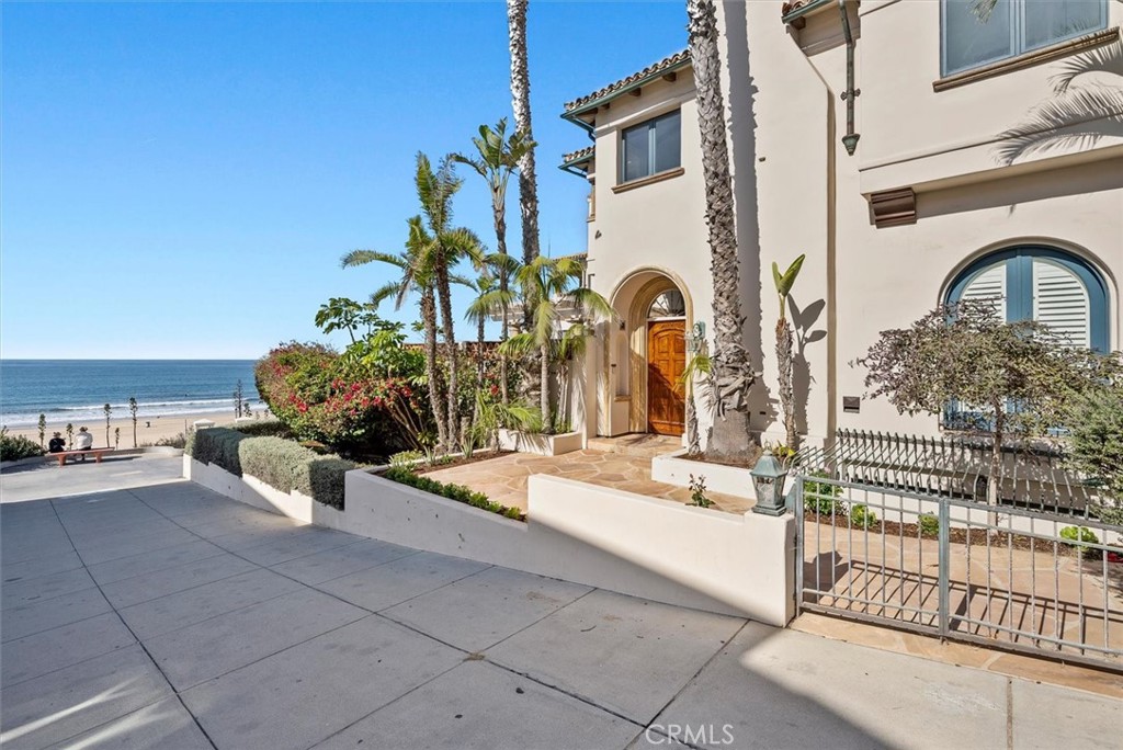 1500 The Strand Property Photo 6