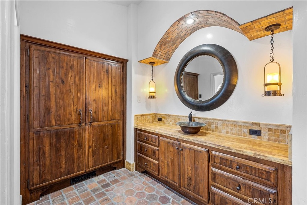 1500 The Strand Property Photo 35