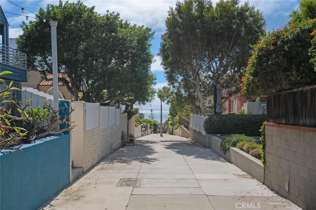 310 30th Property Photo 3