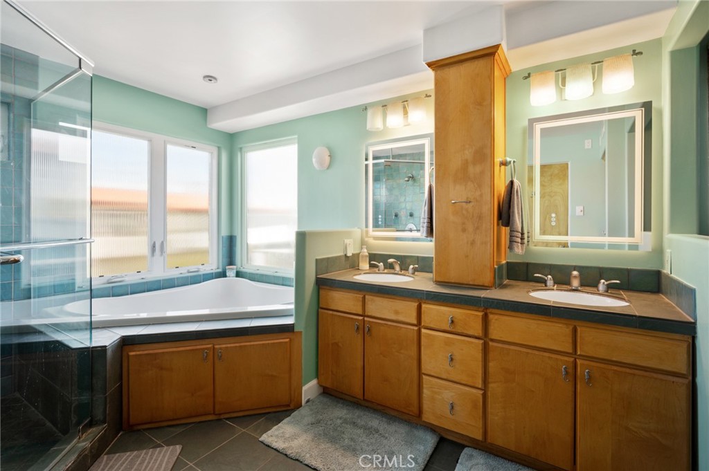 310 30th Property Photo 26