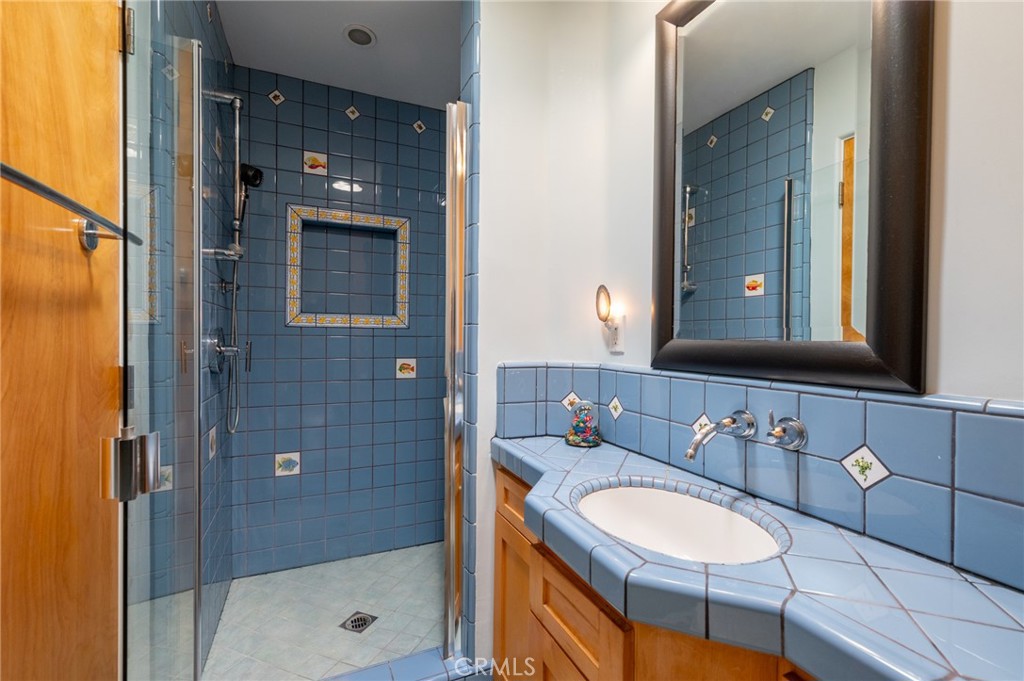 310 30th Property Photo 32