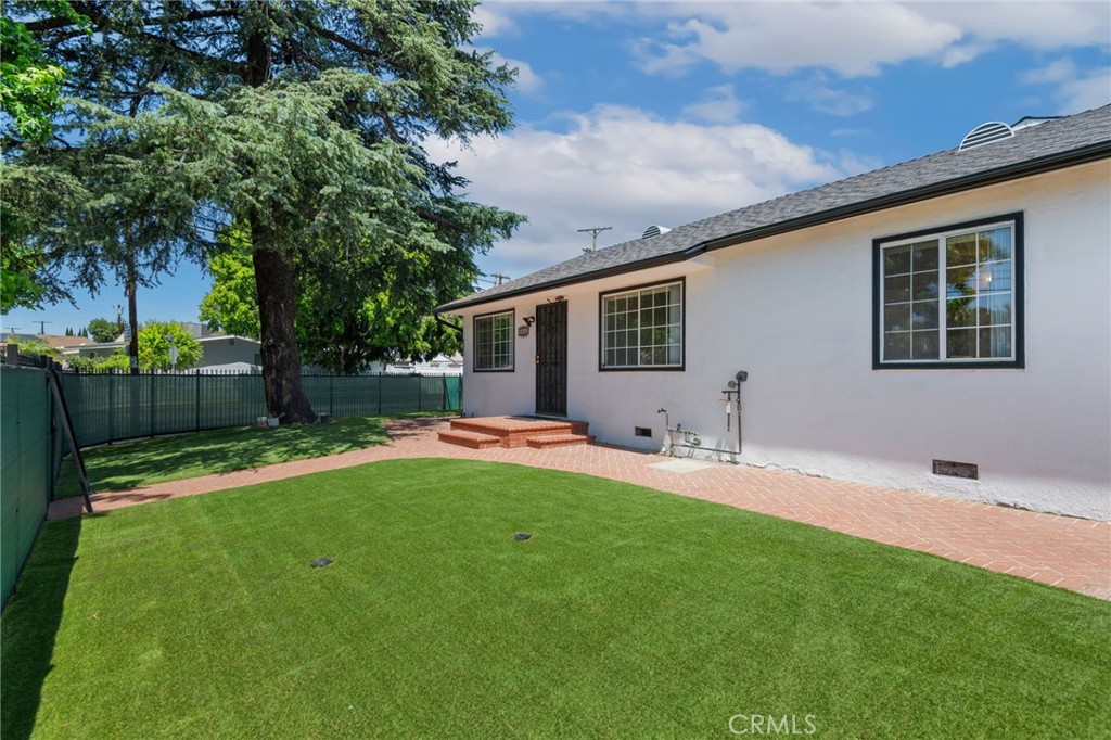 8040 Ranchito Avenue Property Photo 5