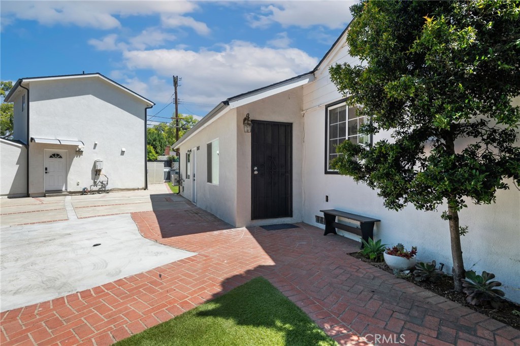 8040 Ranchito Avenue Property Photo 7