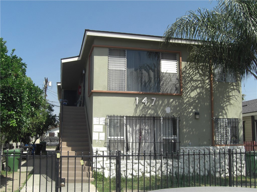 147 E 55th Property Photo 1