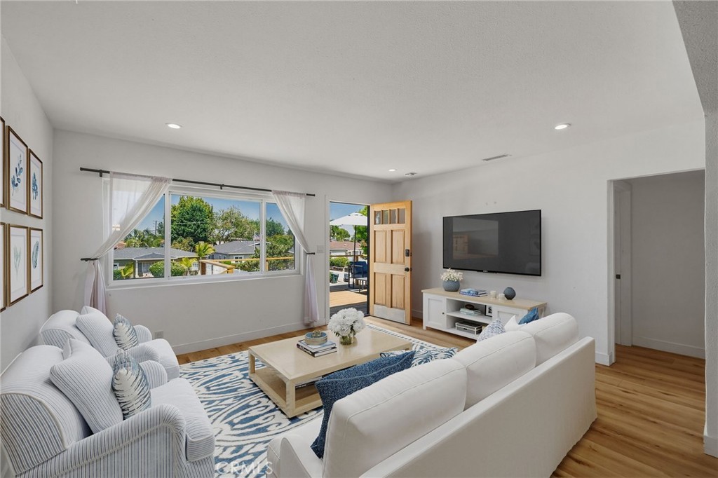4068 Newton Property Photo 1