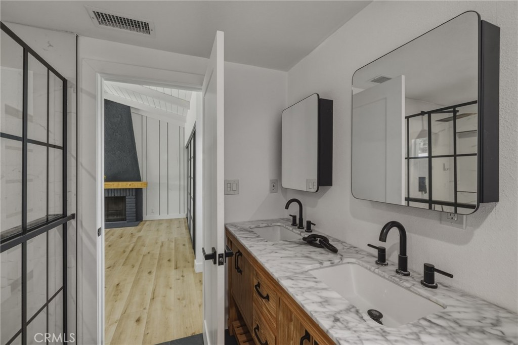 4068 Newton Property Photo 32