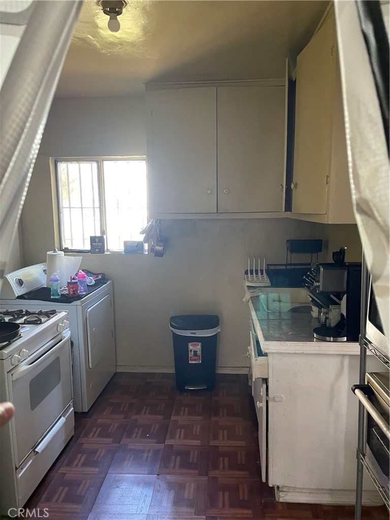 107 E 67th Property Photo 12