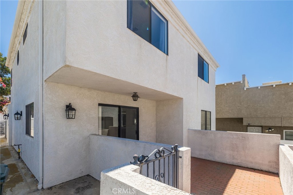 222 N Juanita Avenue B Property Photo 2