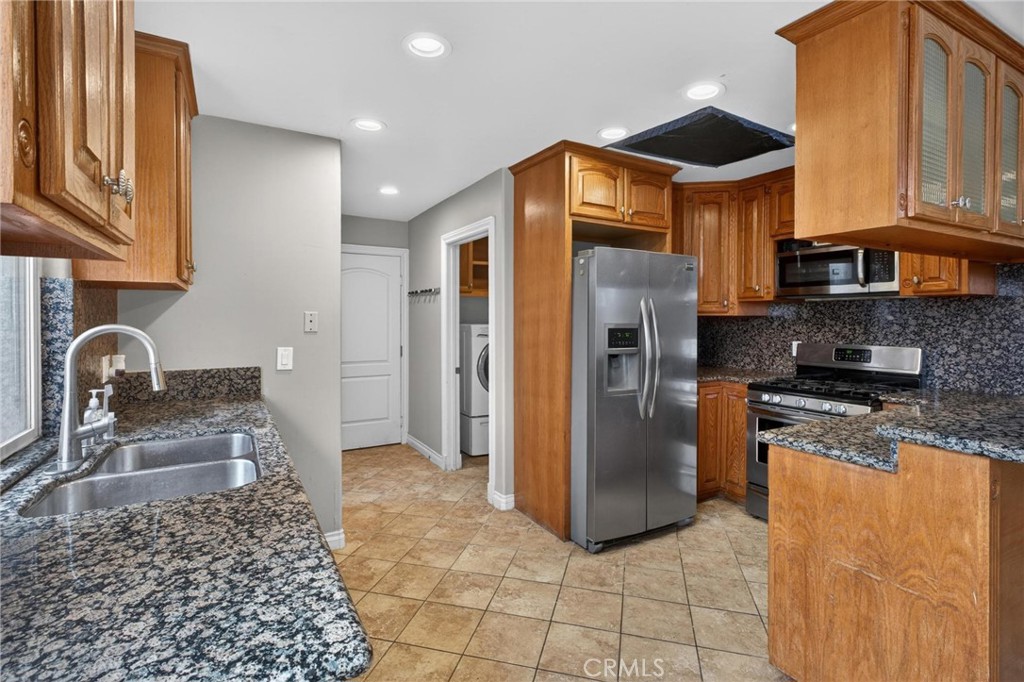 15422 Freeman Avenue Property Photo 9