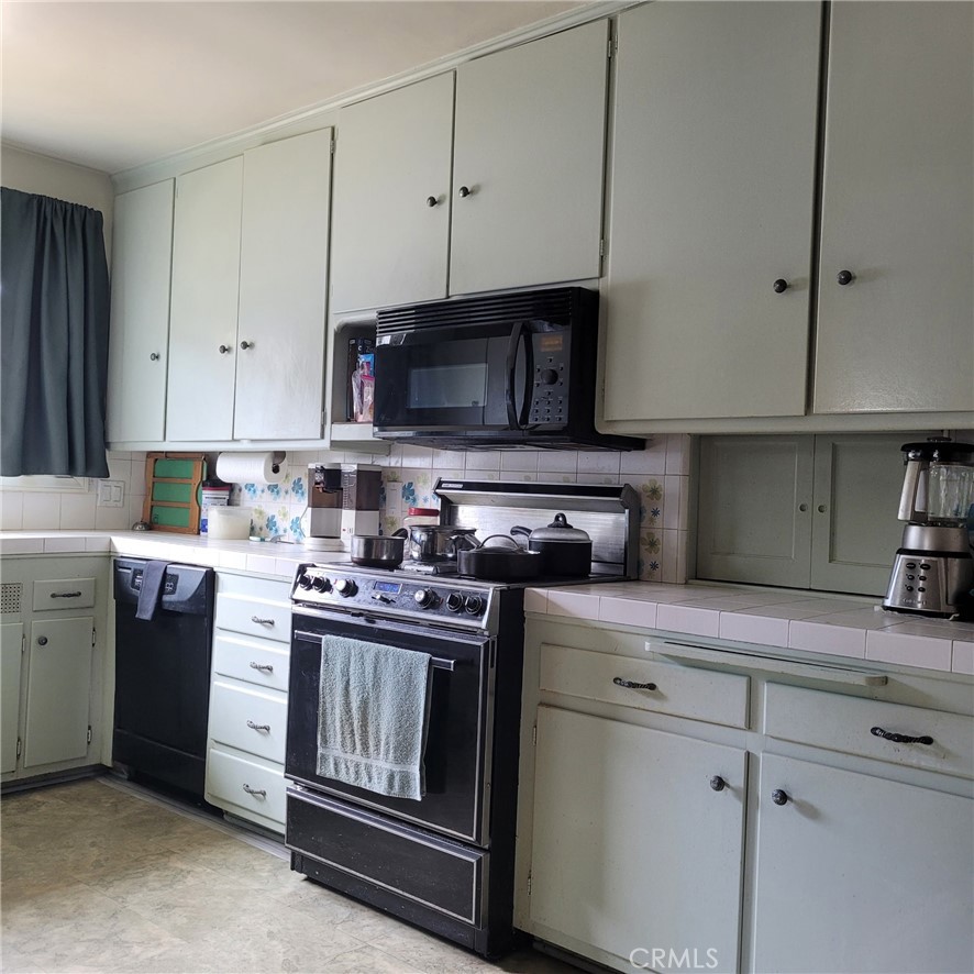 203 E Sycamore Avenue Property Photo 4