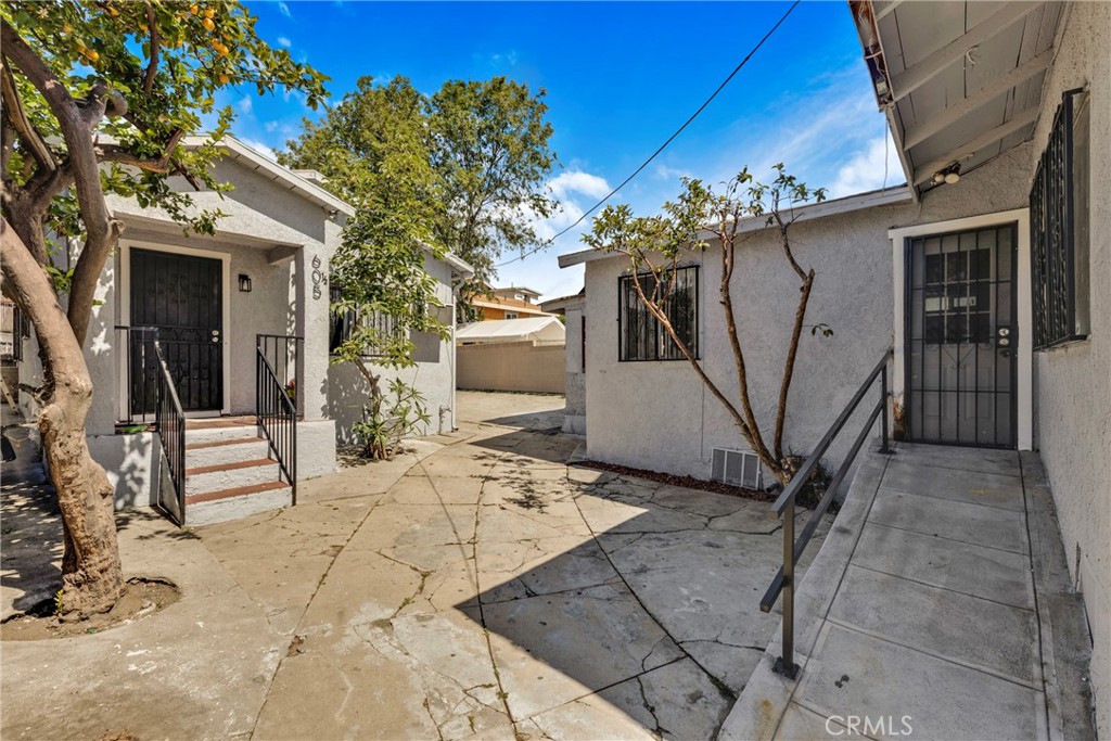 605 N St Louis Property Photo 4