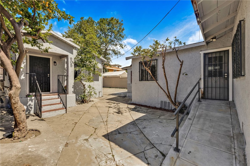 605 N St Louis Property Photo 4