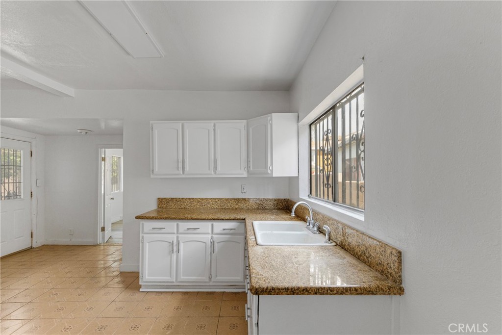 605 N St Louis Property Photo 6