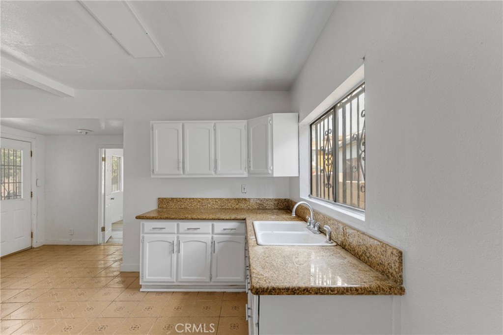 605 N St Louis Property Photo 6