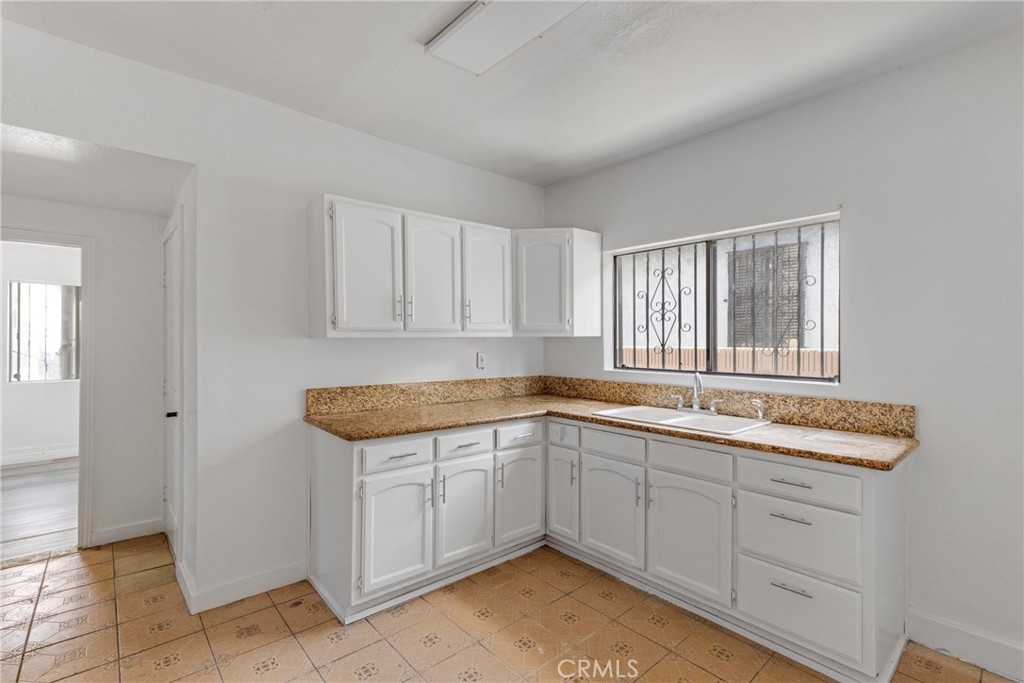 605 N St Louis Property Photo 7