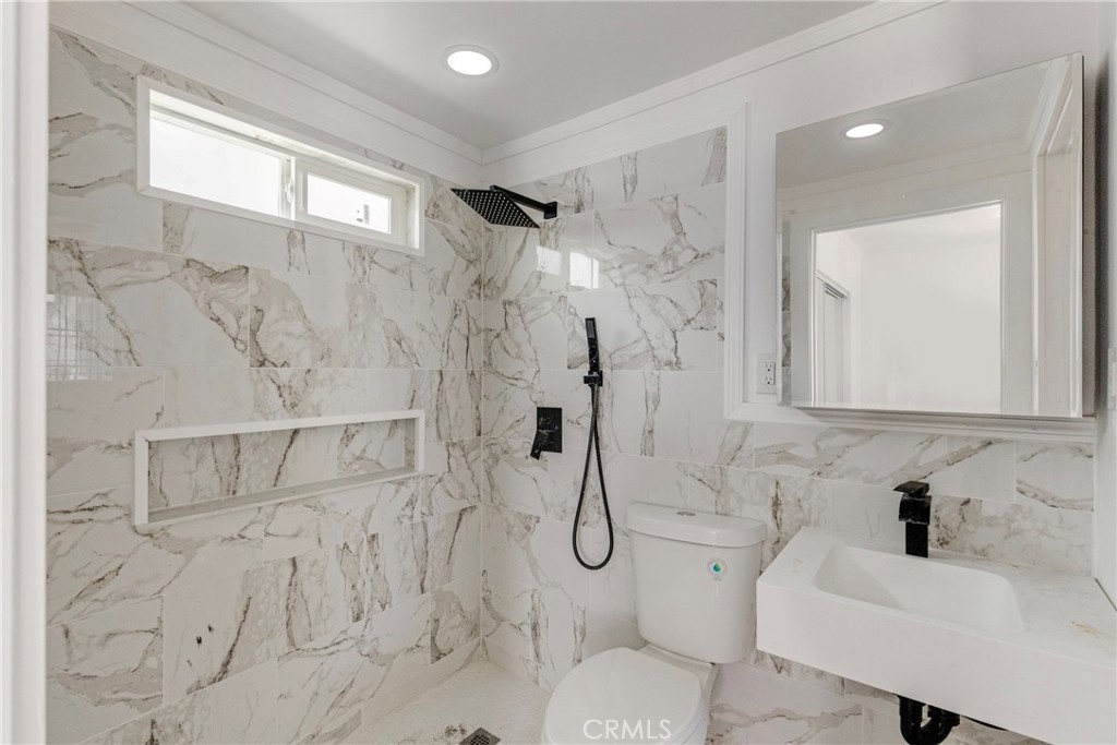 605 N St Louis Property Photo 8