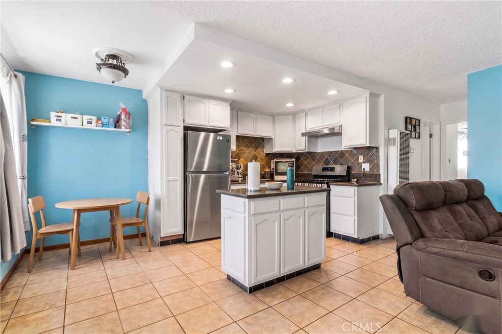 3325 Santa Fe Avenue 110 Property Photo 2