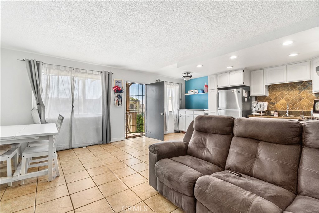 3325 Santa Fe Avenue 110 Property Photo 6