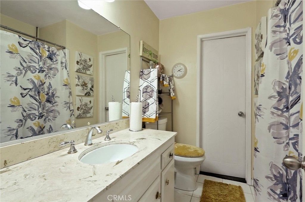 240 W Queen Street 9 Property Photo 17