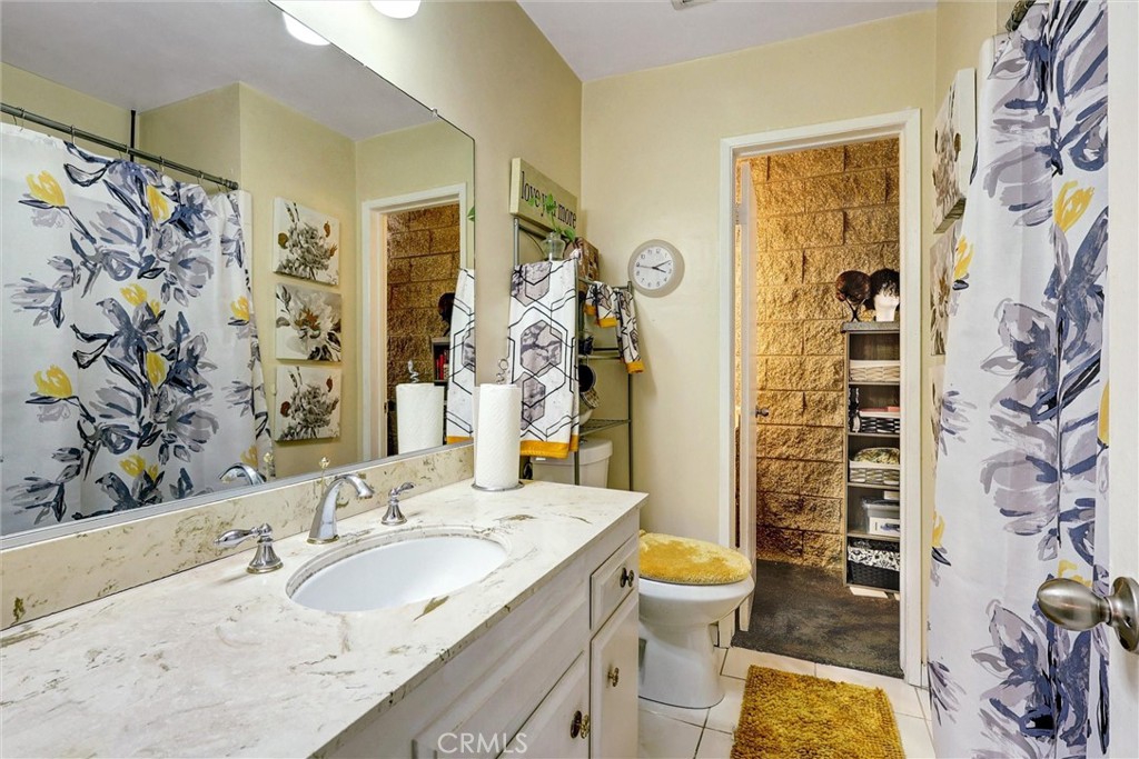 240 W Queen Street 9 Property Photo 18