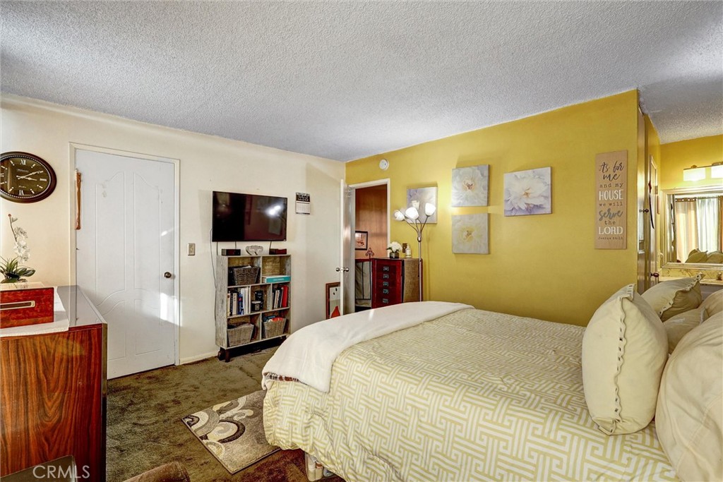 240 W Queen Street 9 Property Photo 24
