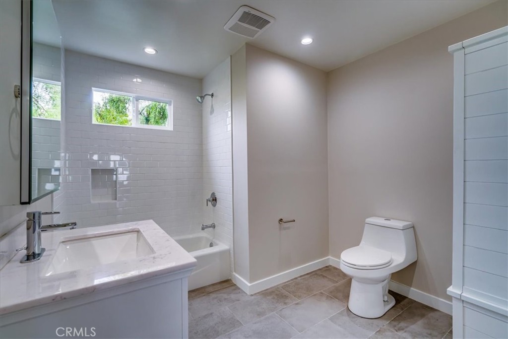 323 Culver Boulevard Property Photo 20
