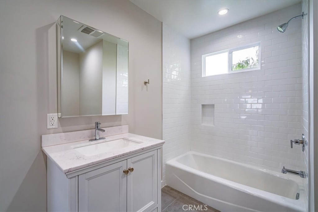 323 Culver Boulevard Property Photo 21