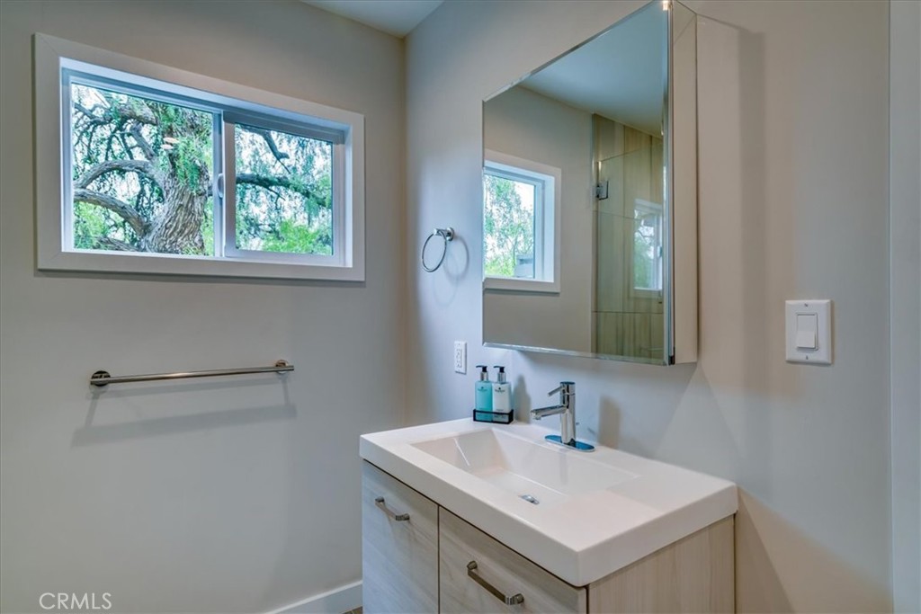 323 Culver Boulevard Property Photo 39