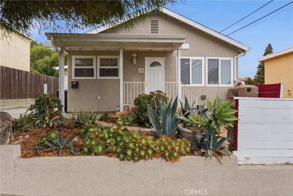 662 W 31st Property Photo 1