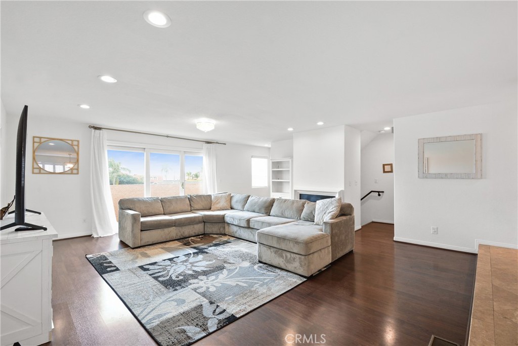 1158 W 11th Street J Property Photo 1