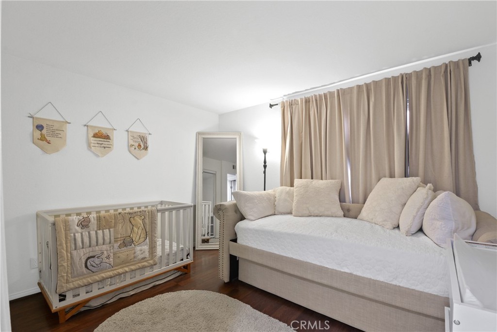 1158 W 11th Street J Property Photo 11