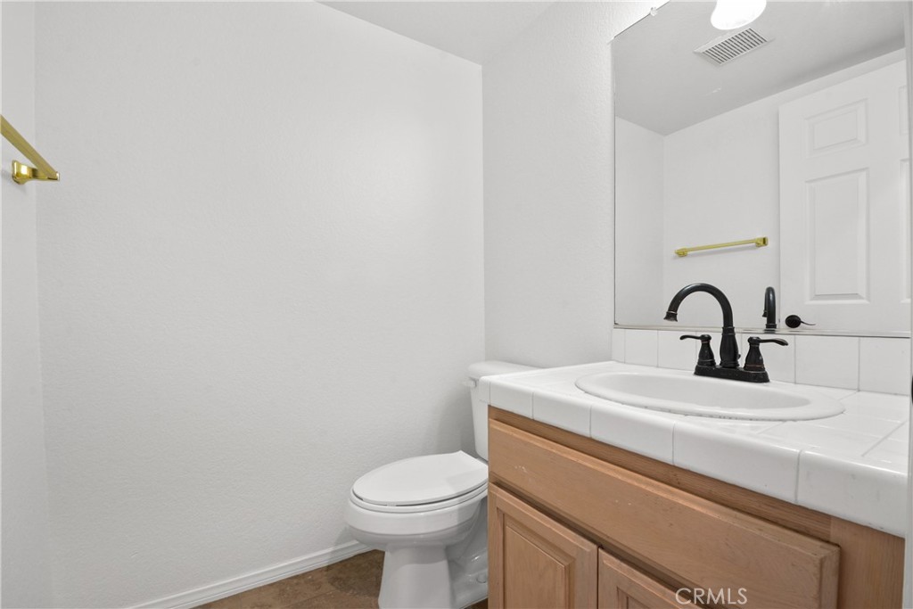 1158 W 11th Street J Property Photo 14