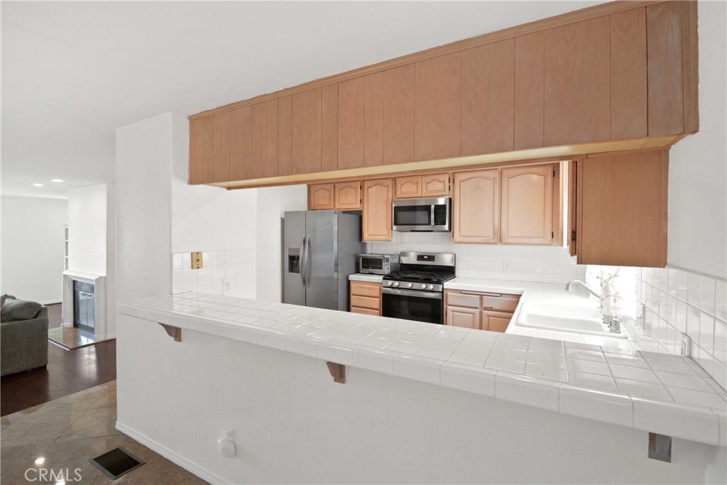 1158 W 11th Street J Property Photo 22