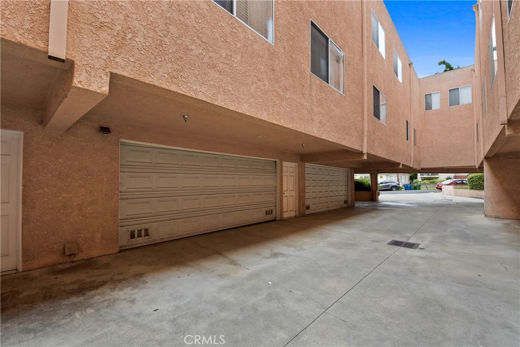 1158 W 11th Street J Property Photo 29