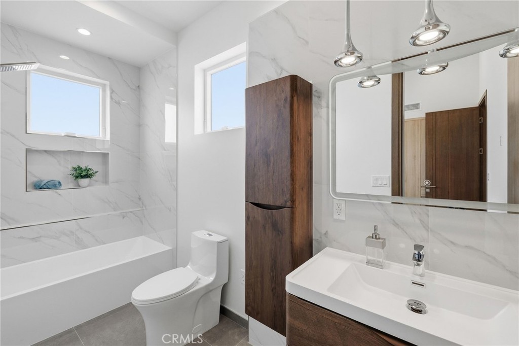 2413 Curtis Avenue A Property Photo 48