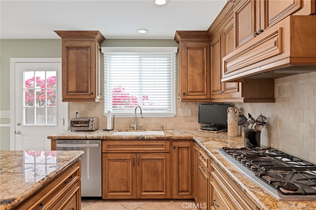 23103 Cerise Property Photo 16