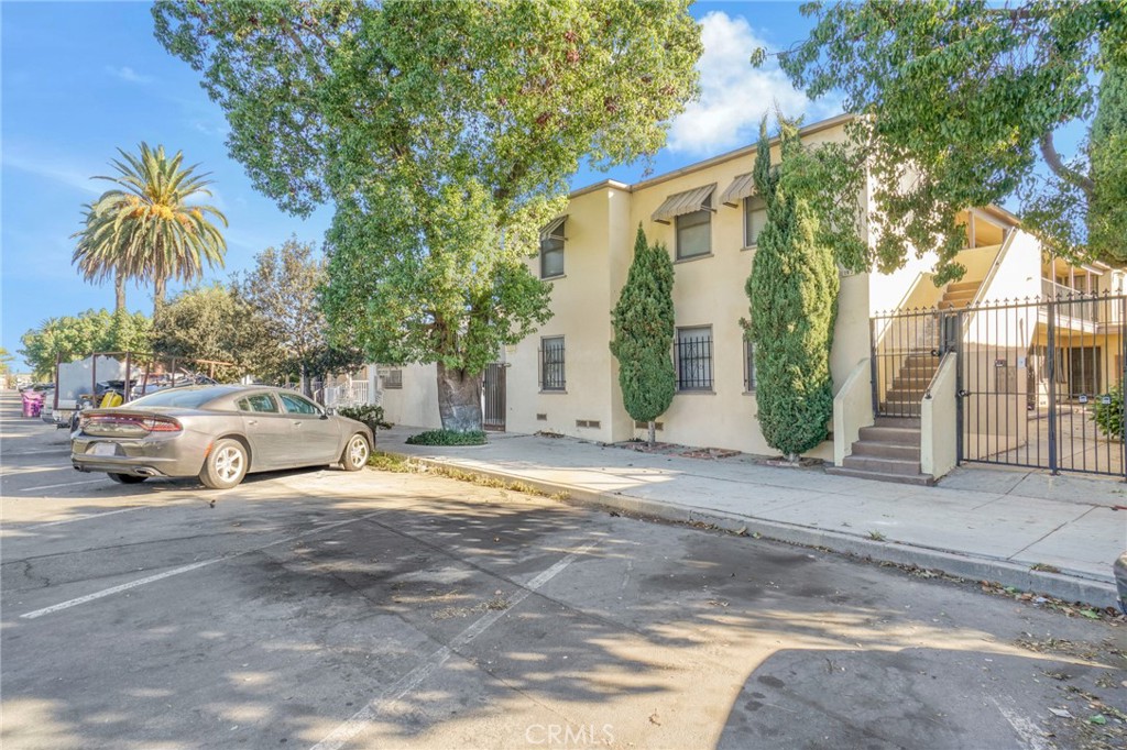 1922 Locust Property Photo 3