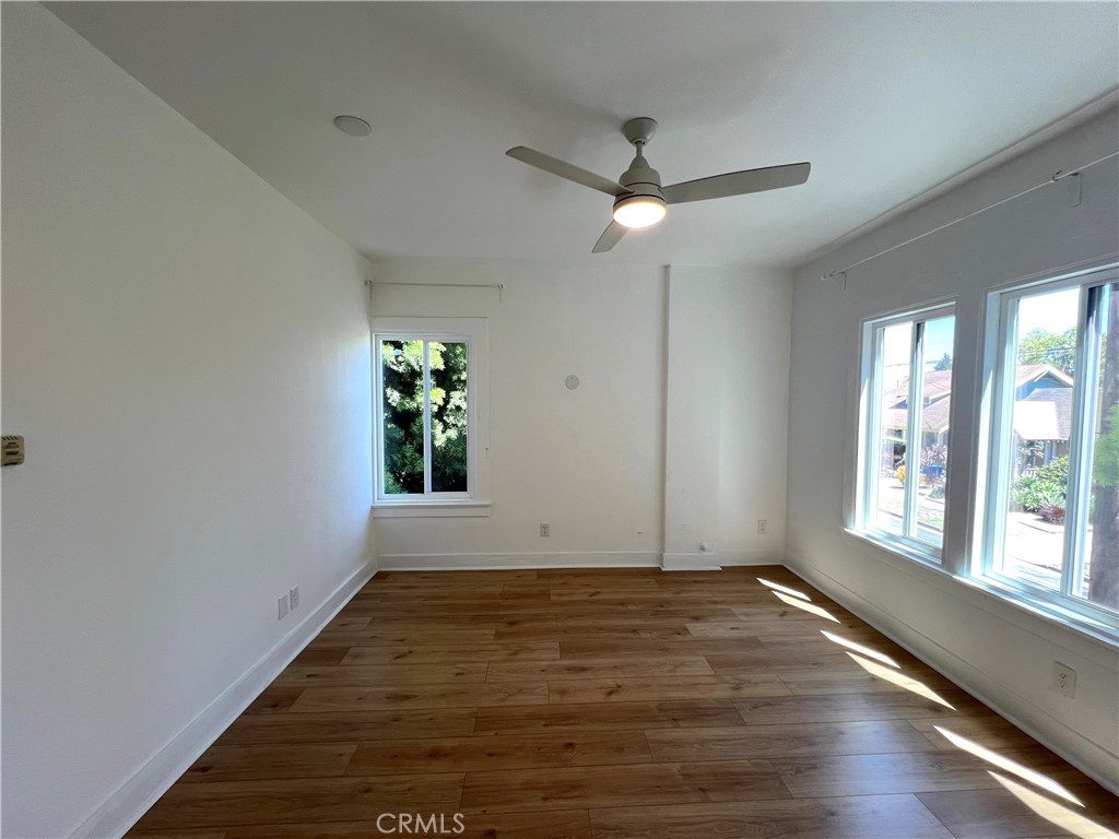 1557 W 36th Place 1/2 Property Photo 8