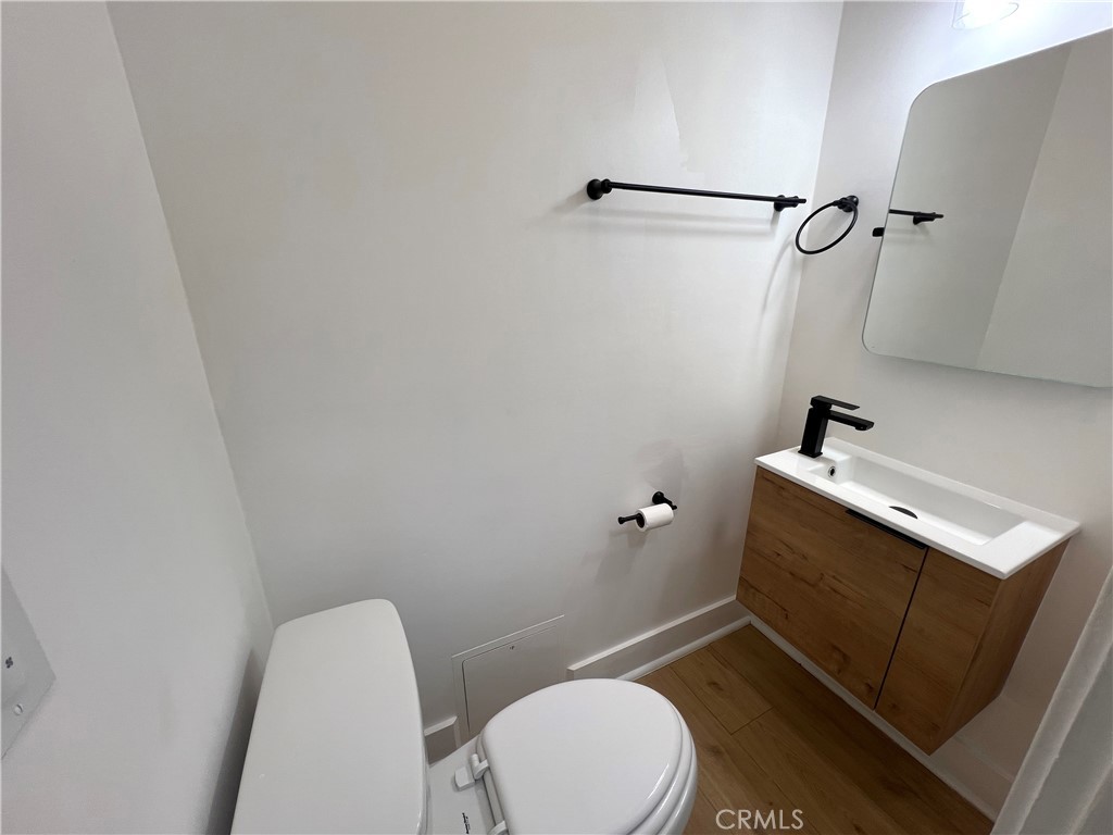 1557 W 36th Place 1/2 Property Photo 13