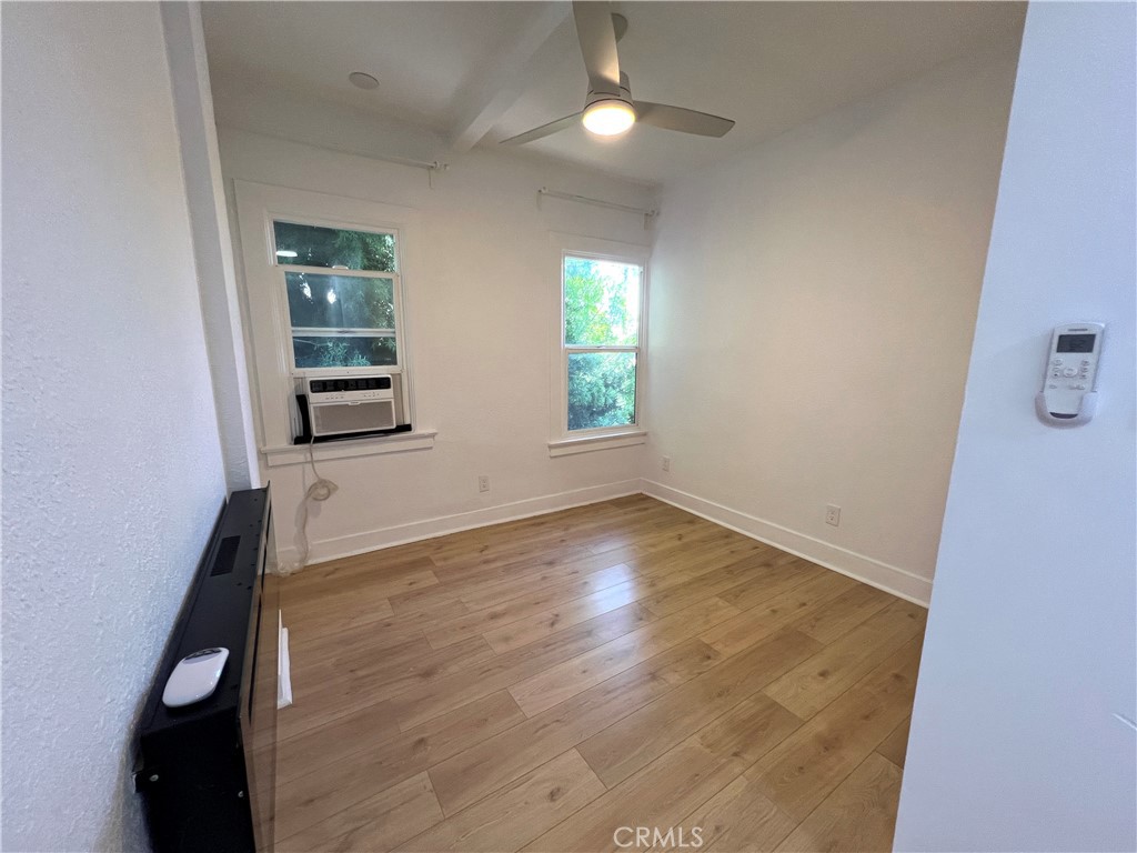 1557 W 36th Place 1/2 Property Photo 14