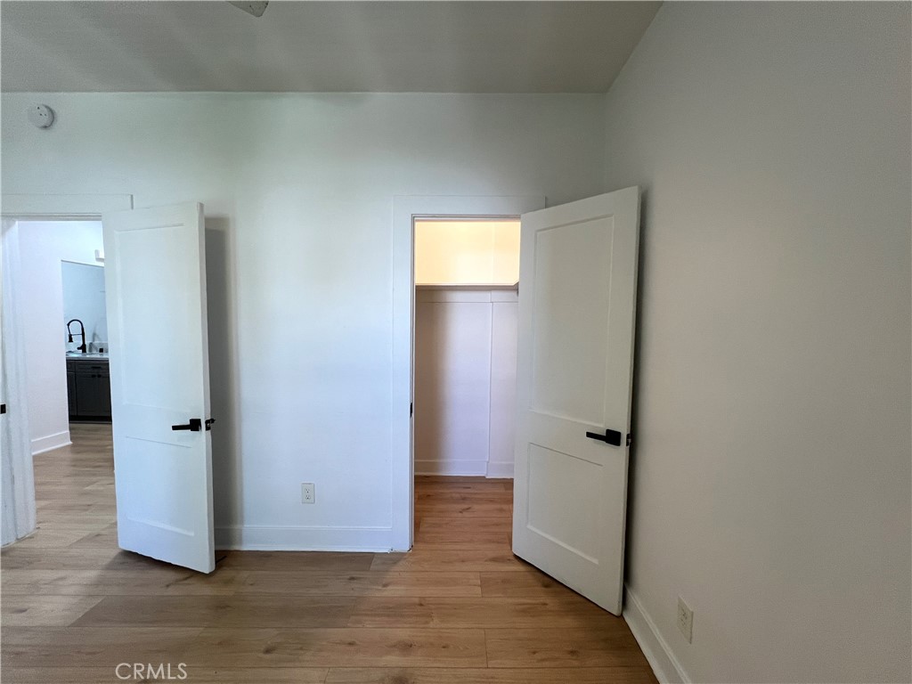 1557 W 36th Place 1/2 Property Photo 18