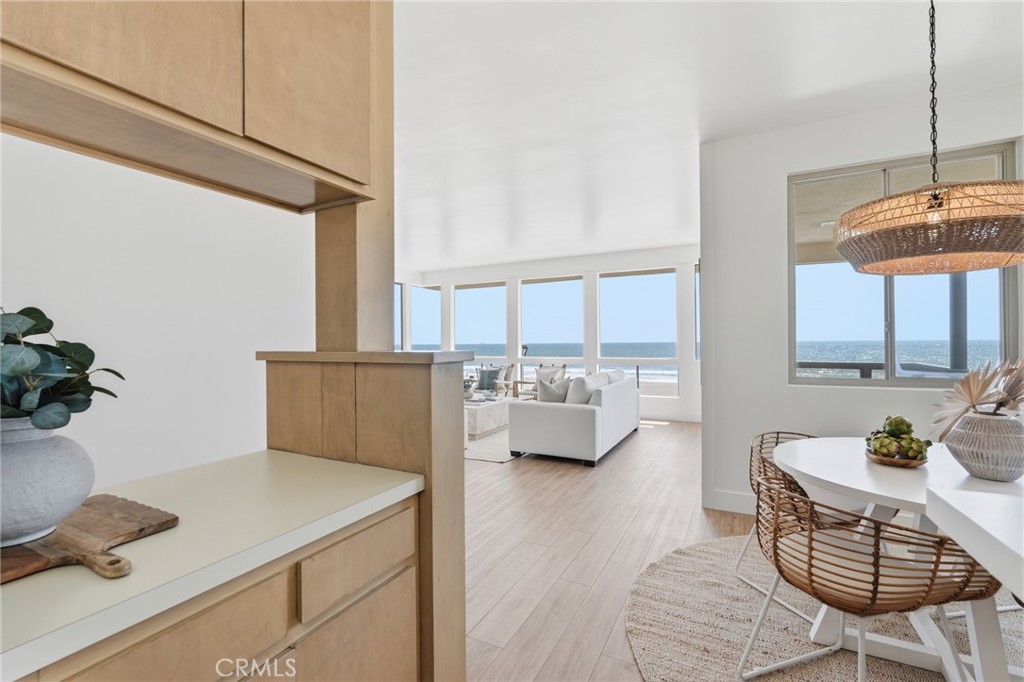 2516 The Strand Property Photo 14