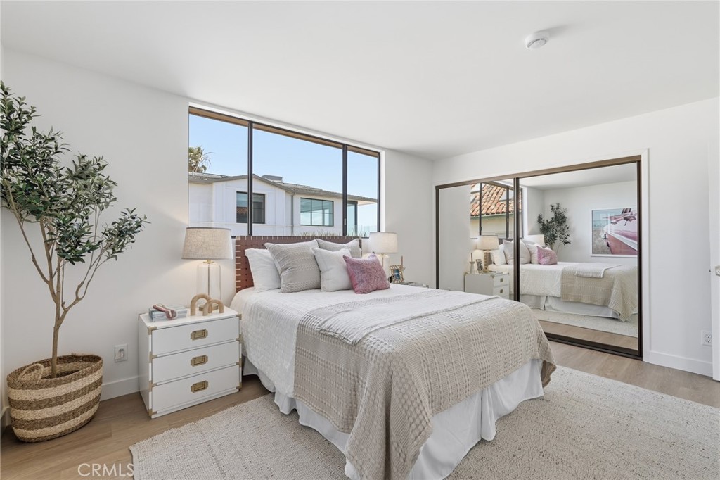 2516 The Strand Property Photo 17