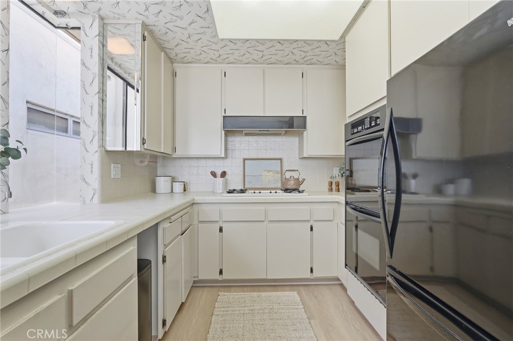 2516 The Strand Property Photo 32
