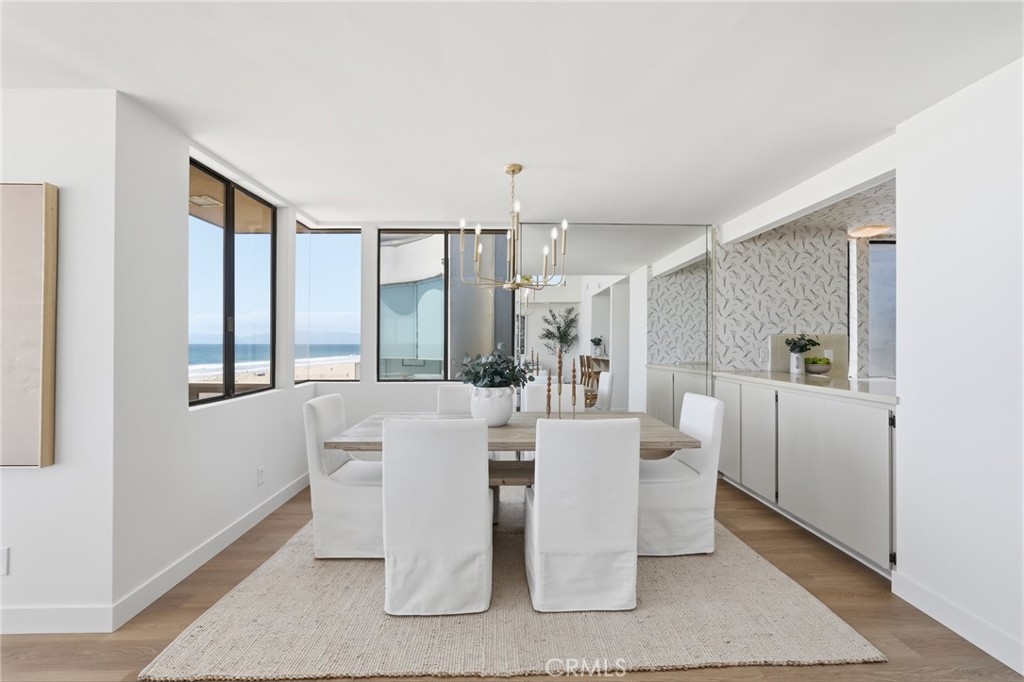 2516 The Strand Property Photo 34