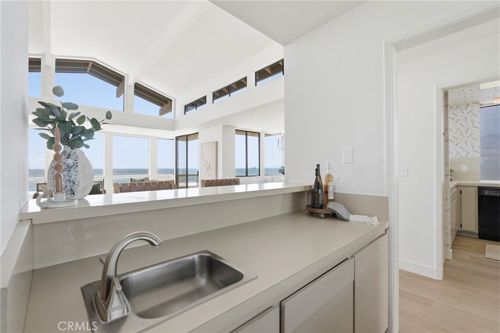 2516 The Strand Property Photo 36