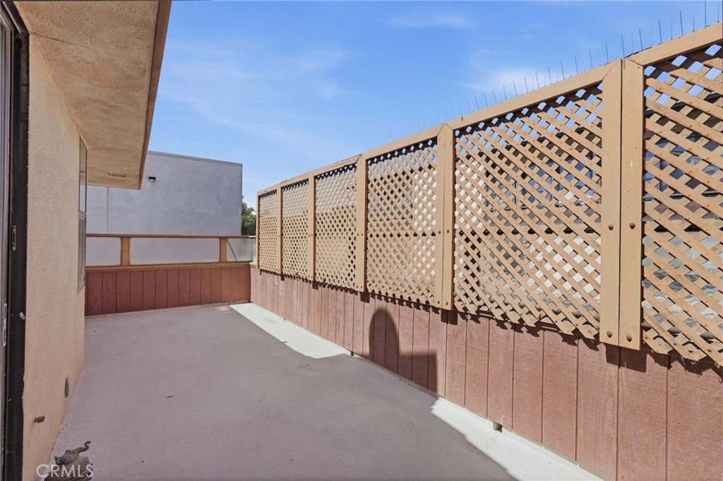 2516 The Strand Property Photo 43