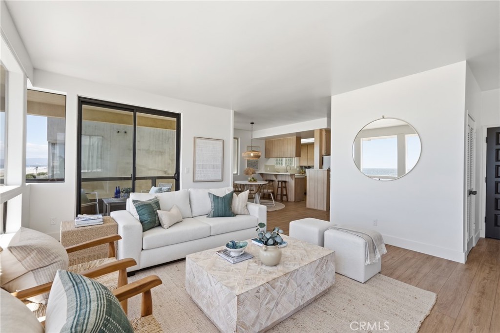 2516 The Strand Property Photo 49